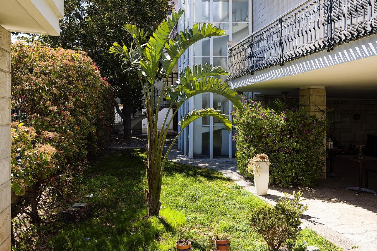 Il Giardino Di Flora Con Piscina