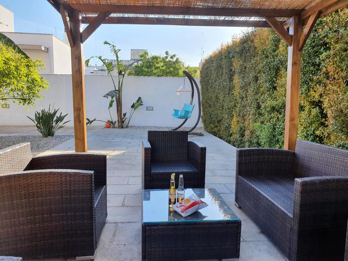 Il Giardino Di Flora Con Piscina Gasthof Lecce