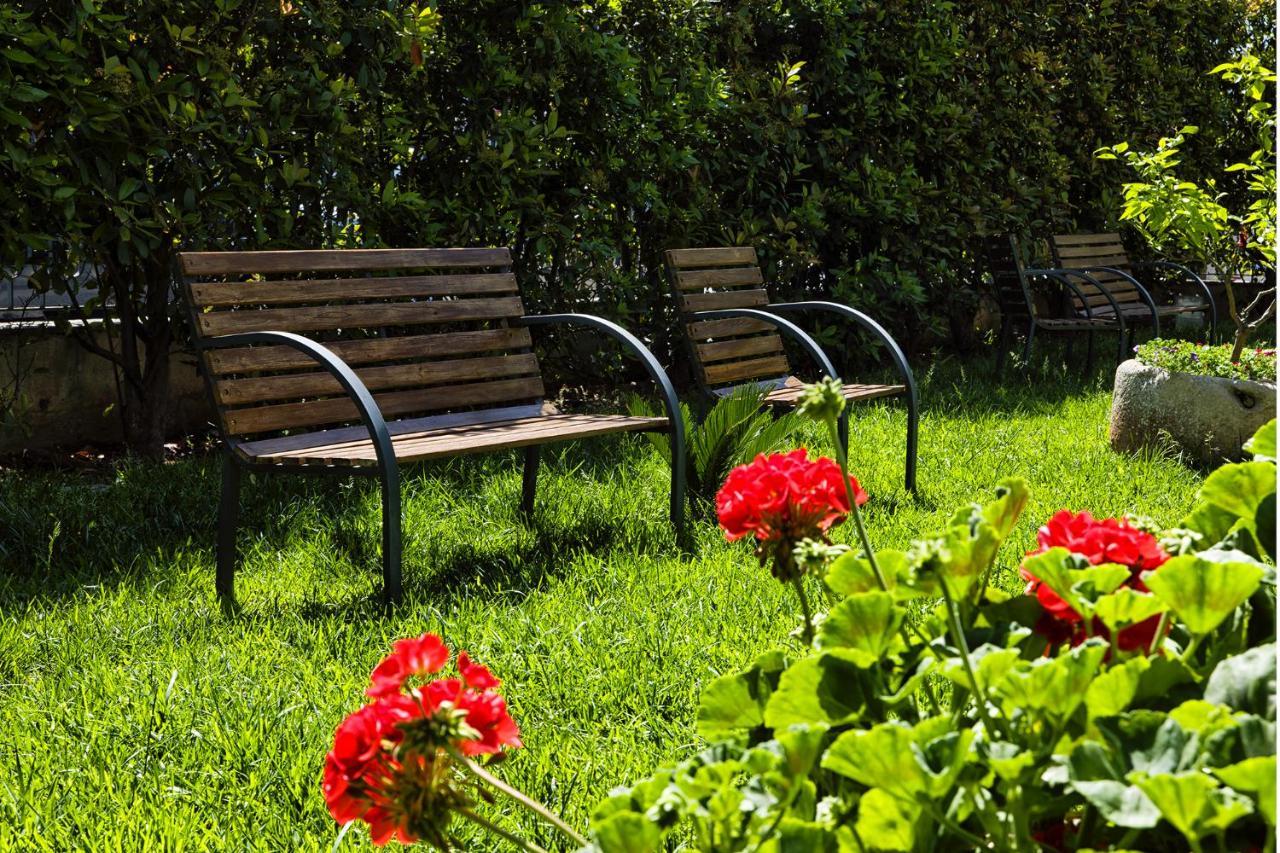 Il Giardino Di Flora Con Piscina Gasthuis Lecce