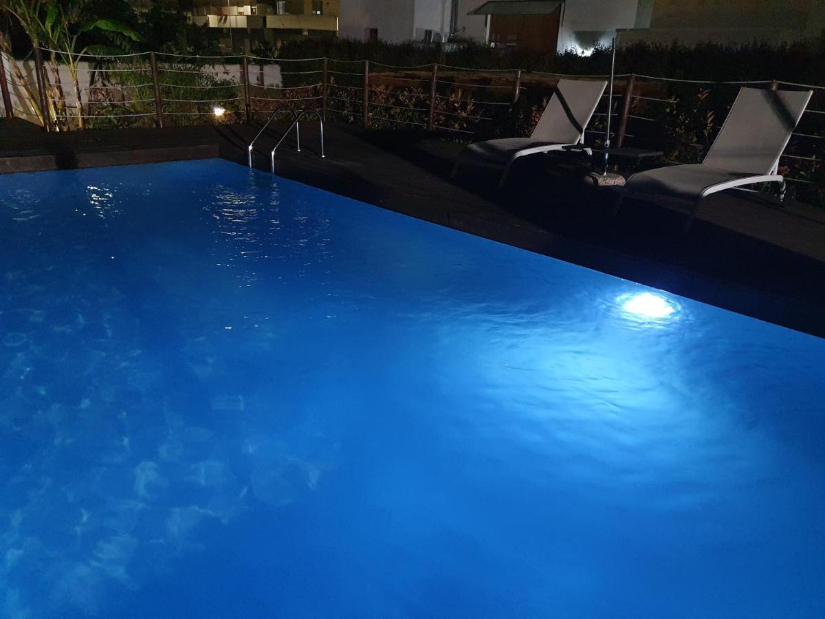 Gasthuis Il Giardino Di Flora Con Piscina Lecce