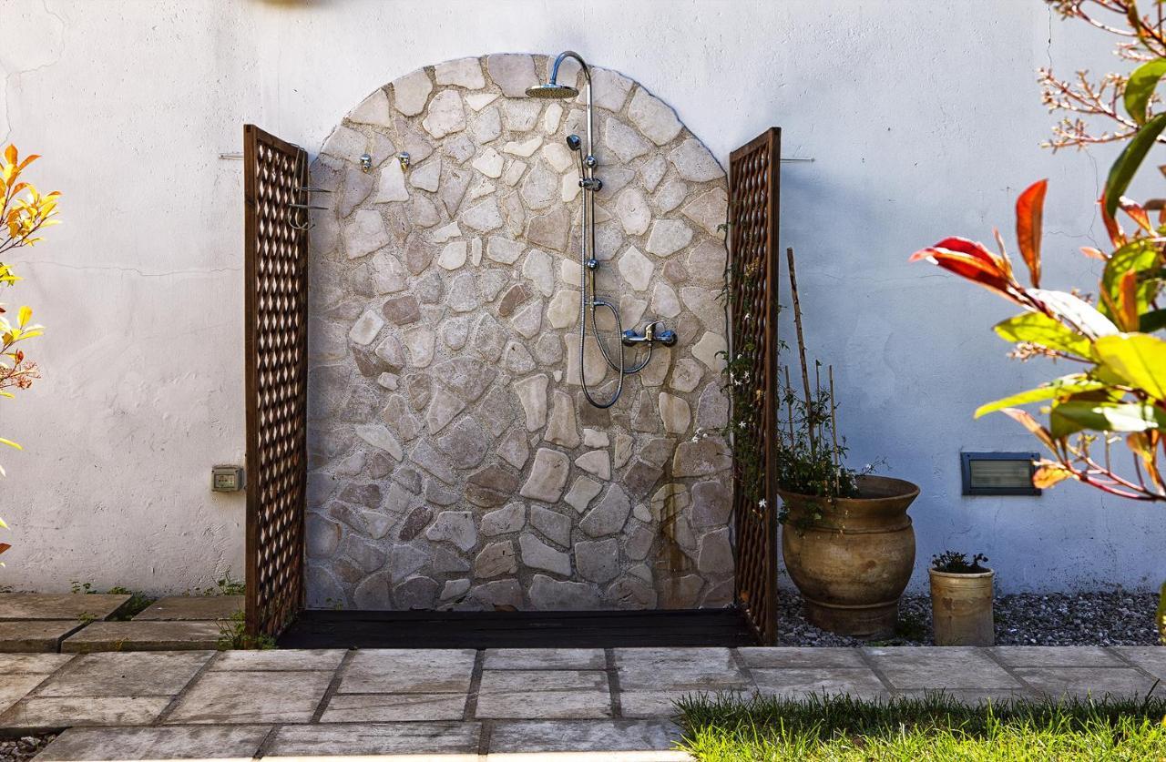 Il Giardino Di Flora Con Piscina Pensión *