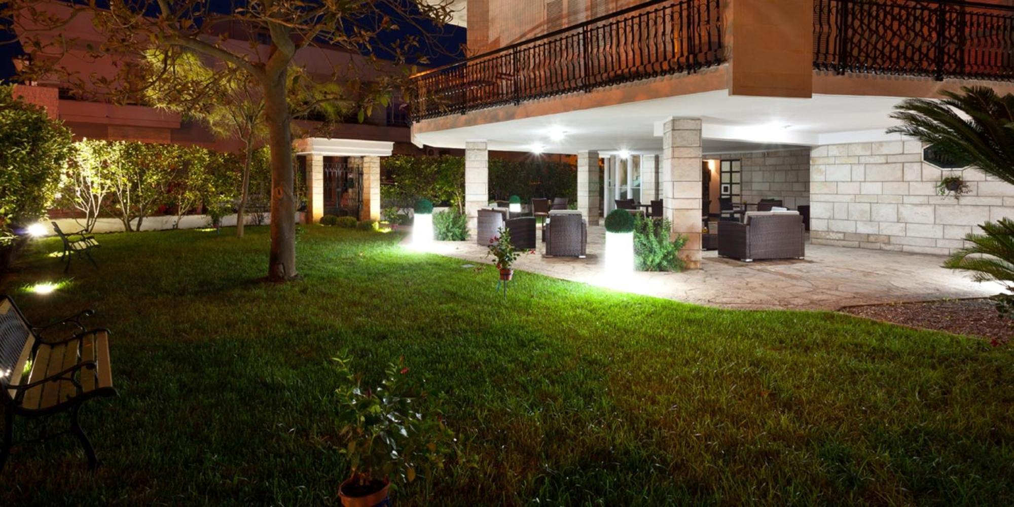 Il Giardino Di Flora Con Piscina
